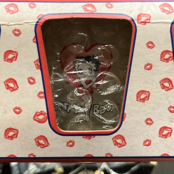 Betty Boop Collectible Glass Set - Picture 2 of 2